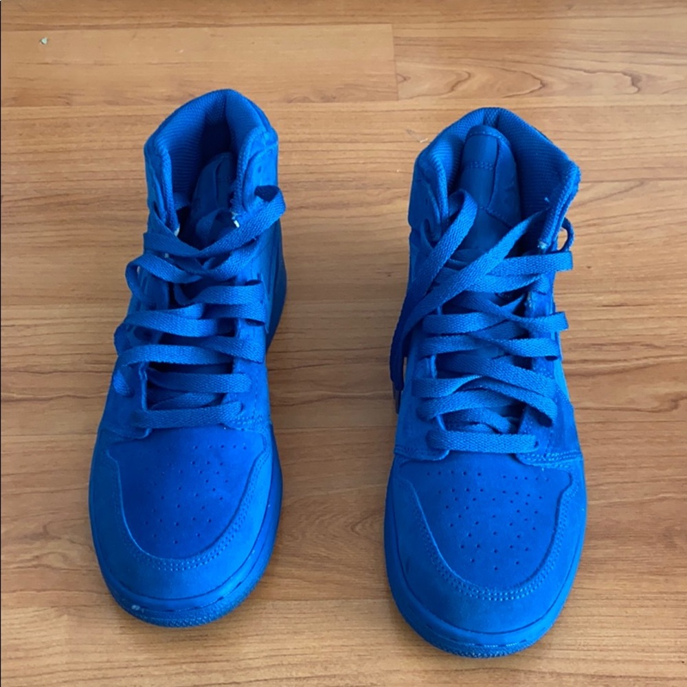 Air Jordan 1 Retro High (Dark Blue suede) size 5.5